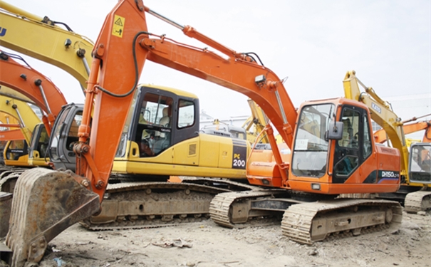二手挖掘機進(jìn)口報關(guān)代理公司